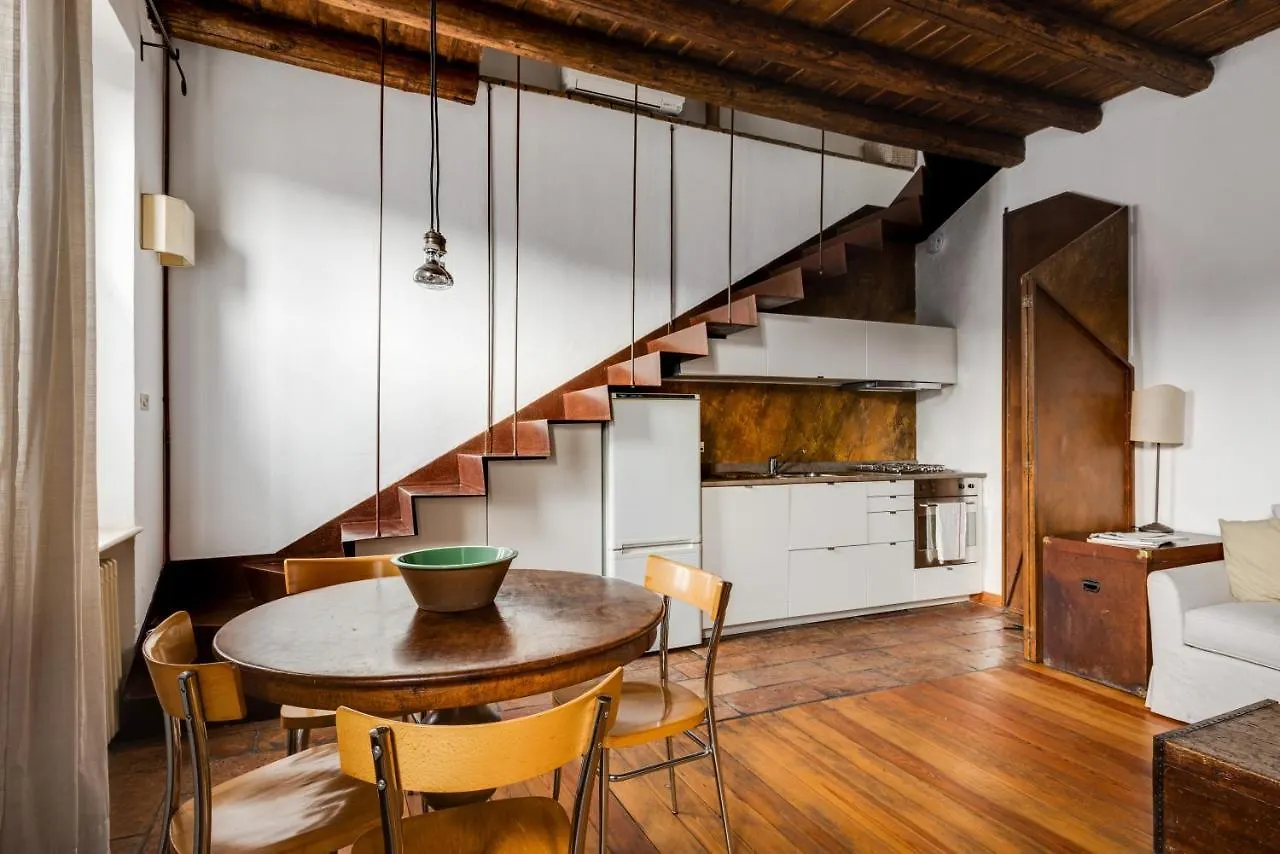 Duplex Incantevole Sui Tetti Nel Cuore Dei Navigli Μιλάνο 0*,