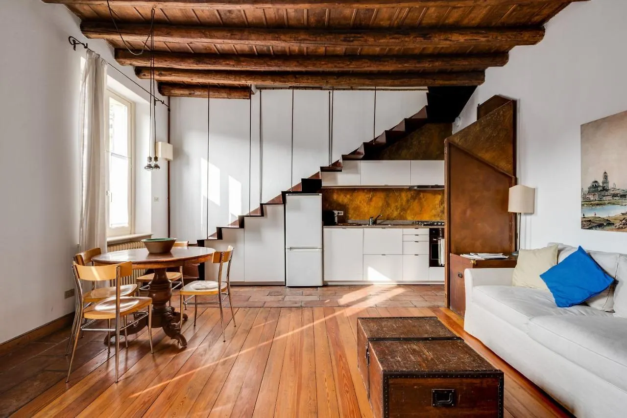 Apartment Duplex Incantevole Sui Tetti Nel Cuore Dei Navigli Milan